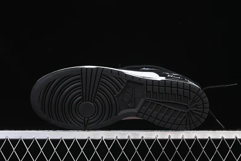 All categories Nk SB Dunk Series Nk SB Dunk Low High-end customized low-top sneakers Nike SB Dunk Low Punk style black and white straps High-end customized low-top casual sneakers DD1391-100
